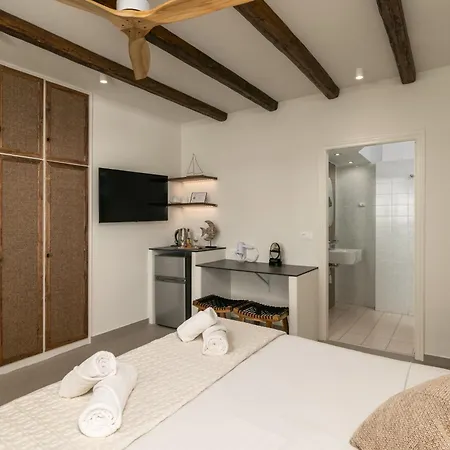 Rigas Adamantas (Milos)